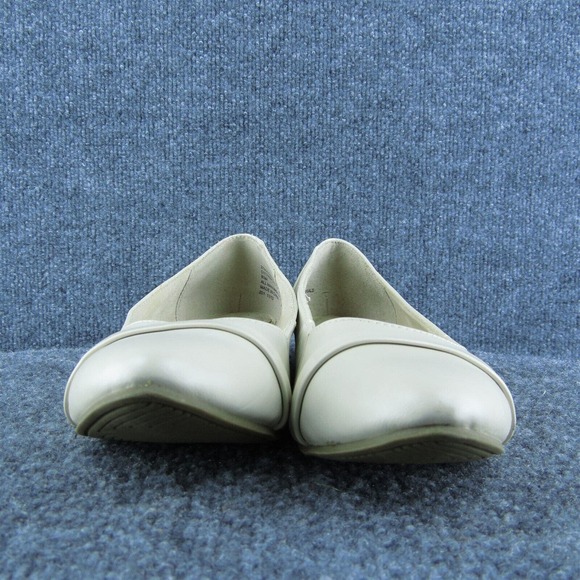 Cliffs by White Mountain Playdate Women Flat Shoe Beige Synthetic Slip On Sz 8.5 - Picture 2 of 9